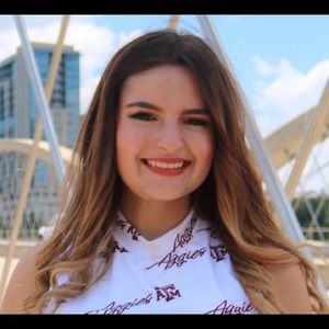 Meet your Posher, Alexis